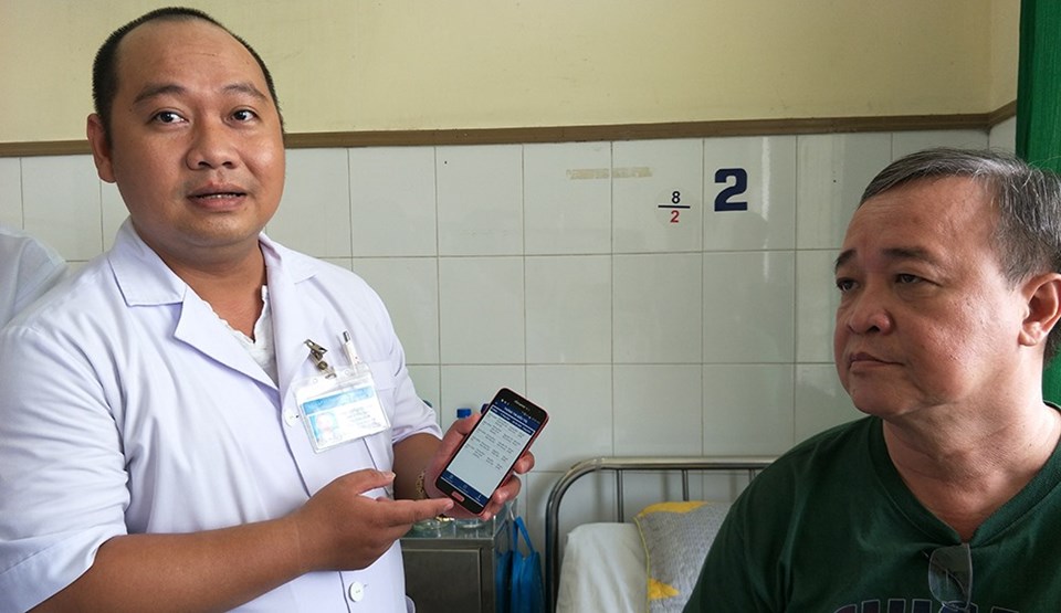 Trình diễn sử dụng phần mềm quản lí công tác khám chữa bệnh tại Bệnh viện Nguyễn Trãi (PK). Trình diễn sử dụng phần mềm quản lí công tác khám chữa bệnh tại Bệnh viện Nguyễn Trãi (PK).
