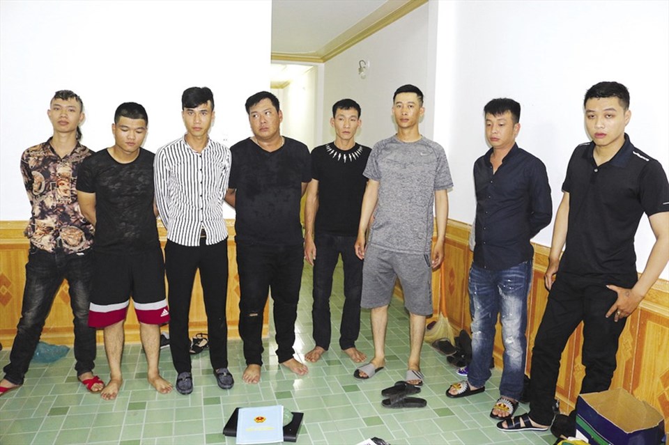 Nhóm đối tượng từ Hà Nội vào mở hoạt động cho vay nặng lãi ở Cần Thơ vừa bị phát hiện, triệt xóa hôm 12.5. Nhóm đối tượng từ Hà Nội vào mở hoạt động cho vay nặng lãi ở Cần Thơ vừa bị phát hiện, triệt xóa hôm 12.5.