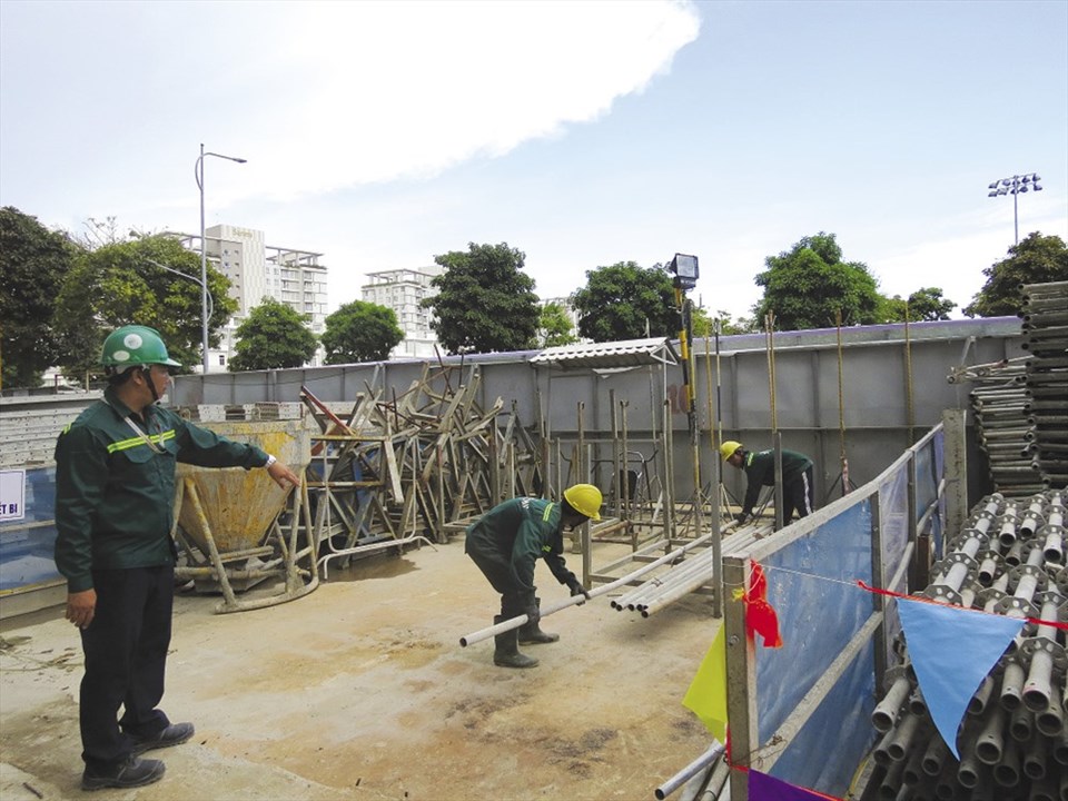 Công nhân thi công tại công trường Đại Quang Minh - Ảnh: L.T Công nhân thi công tại công trường Đại Quang Minh - Ảnh: L.T