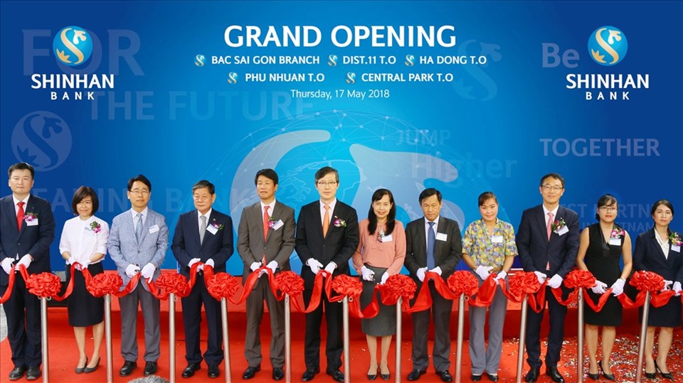 Ngân hàng Shinhan khai trương 4 CN-PGD mới. Ngân hàng Shinhan khai trương 4 CN-PGD mới.