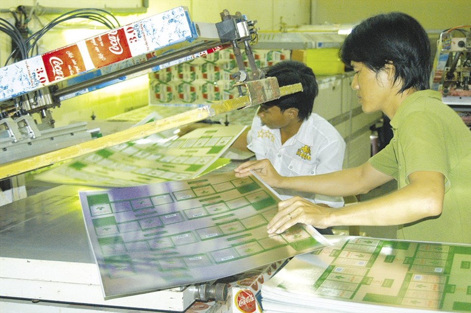 NLĐ nghỉ cộng dồn 5 ngày không có lý do chính đáng trong vòng 30 ngày sẽ bị kỷ luật sa thải. Ảnh: Nam Dương NLĐ nghỉ cộng dồn 5 ngày không có lý do chính đáng trong vòng 30 ngày sẽ bị kỷ luật sa thải. Ảnh: Nam Dương