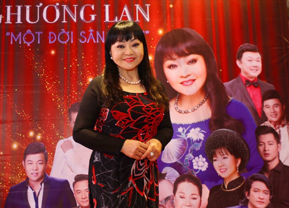 Nghệ sĩ Hương Lan với giọng hát ngọt ngào qua năm tháng. Nghệ sĩ Hương Lan với giọng hát ngọt ngào qua năm tháng.