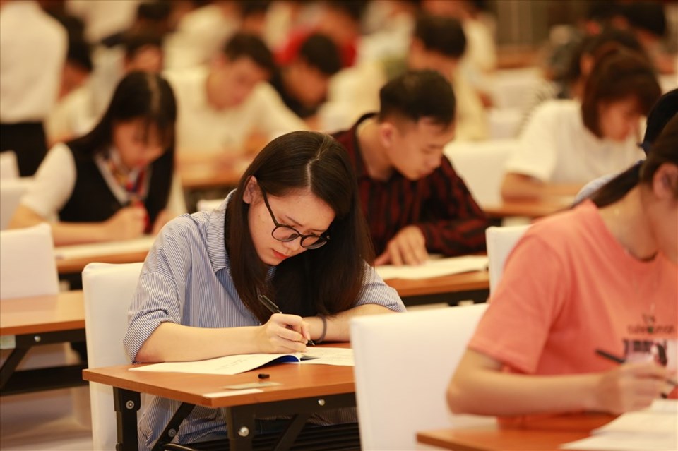 Thí sinh tập trung làm bài thi ở Vòng thi GSAT Thí sinh tập trung làm bài thi ở Vòng thi GSAT