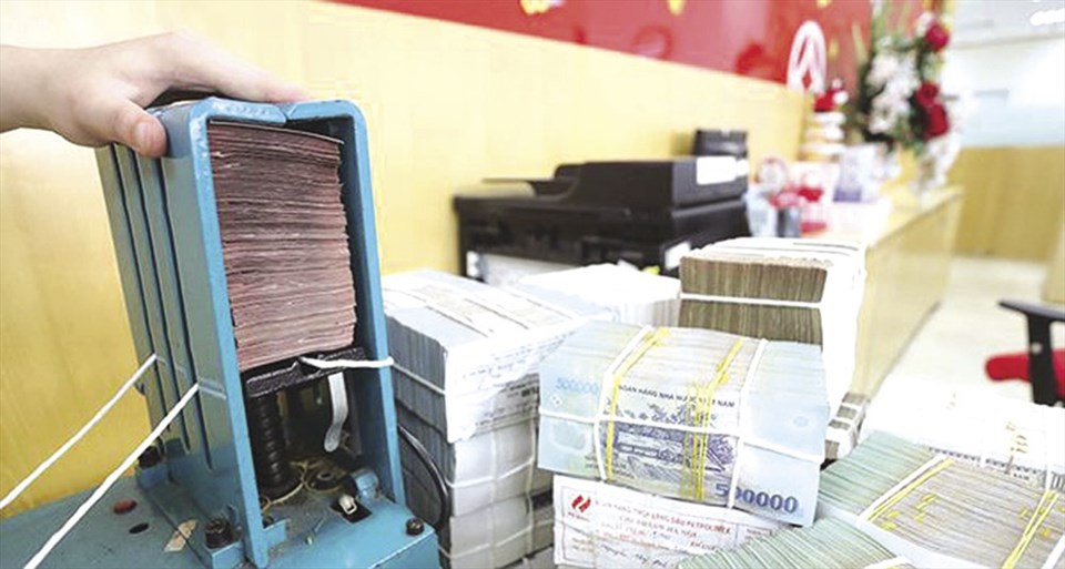 Dòng tín dụng vào bất động sản đang được siết dần. Dòng tín dụng vào bất động sản đang được siết dần.
