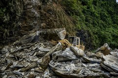 Quốc lộ 4C Hà Giang - Quản Bạ sạt lở, ùn tắc giao thông lớn
