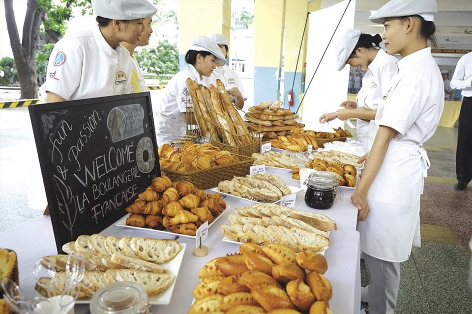 Quầy sản phẩm của học viên "Lò bánh mì Pháp" được giới thiệu tại TDC. Quầy sản phẩm của học viên "Lò bánh mì Pháp" được giới thiệu tại TDC.