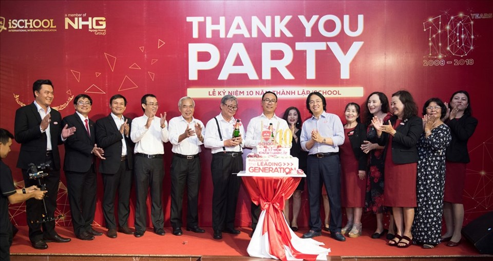 Tập thể ban lãnh đạo công ty iSchool và các trường tại sự kiện. Tập thể ban lãnh đạo công ty iSchool và các trường tại sự kiện.