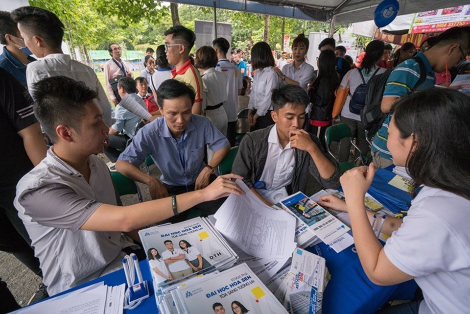 Thí sinh đăng ký xét tuyển tại Đại học Hoa Sen. Ảnh: H.S Thí sinh đăng ký xét tuyển tại Đại học Hoa Sen. Ảnh: H.S