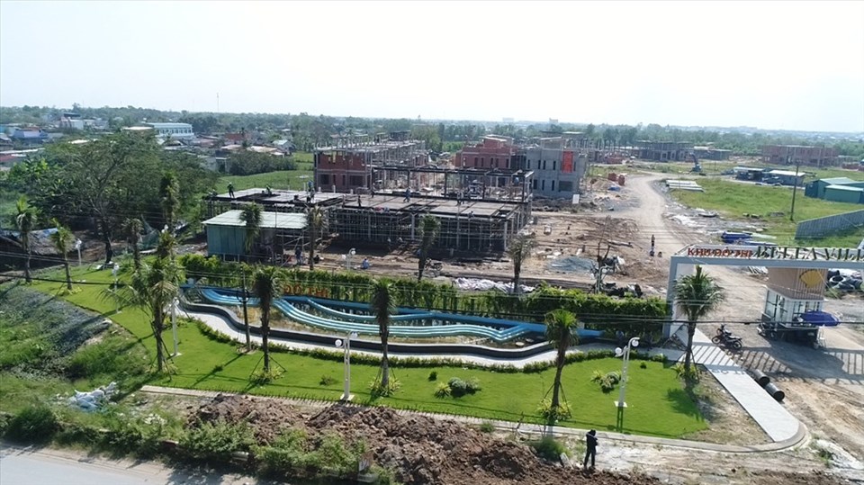 Theo một số chuyên gia trong lĩnh vực bất động sản, giá nhà đất tăng hơn 70% trong giai đoạn hiện nay là phản ánh không đúng giá trị thực của sản phẩm Theo một số chuyên gia trong lĩnh vực bất động sản, giá nhà đất tăng hơn 70% trong giai đoạn hiện nay là phản ánh không đúng giá trị thực của sản phẩm