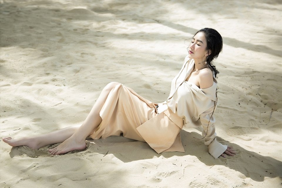 Hà Thu đẹp rạng ngời trong ngày sinh nhật Hà Thu đẹp rạng ngời trong ngày sinh nhật