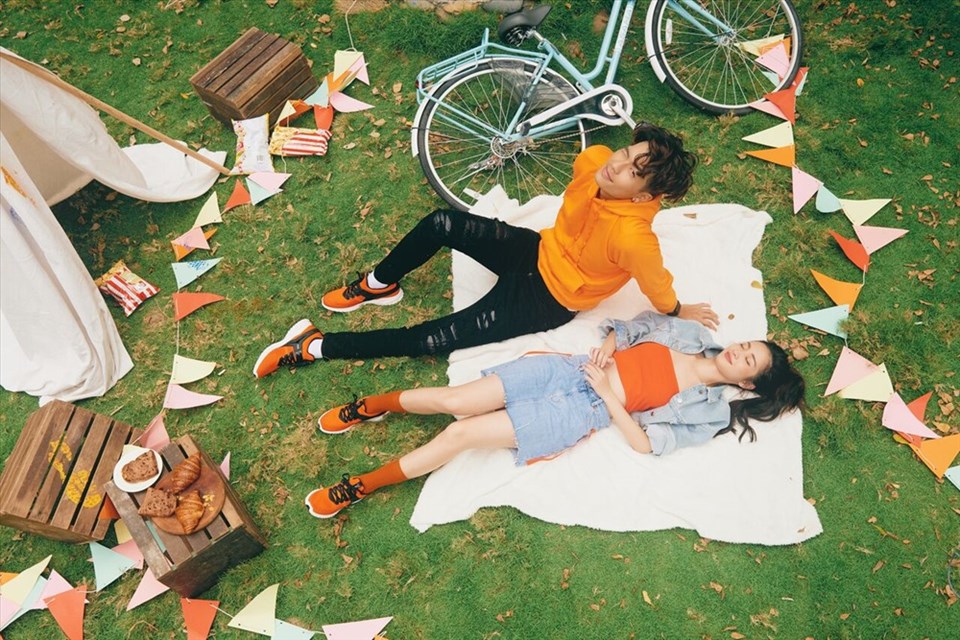 Bộ đôi Jun Vũ- Yoon Trần bất ngờ “đánh lẻ” khi ra mắt bộ ảnh thời trang mới. Bộ đôi Jun Vũ- Yoon Trần bất ngờ “đánh lẻ” khi ra mắt bộ ảnh thời trang mới.
