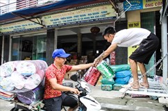 "Đại công xưởng" sản xuất vàng mã lớn nhất nước tất bật trước ngày rằm tháng 7