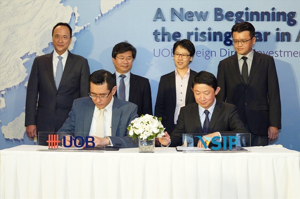 UOB Việt Nam ký biên bản hợp tác đầu tiên. UOB Việt Nam ký biên bản hợp tác đầu tiên.