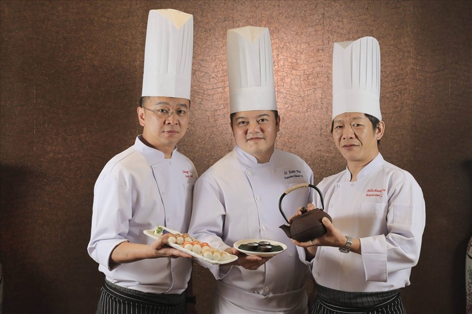 Chef Chung Lam + Chef Li Suen Wai + Chef Michael Yiu. Chef Chung Lam + Chef Li Suen Wai + Chef Michael Yiu.