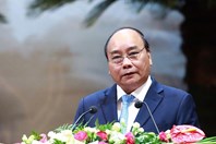 Thủ tướng Chính phủ Nguyễn Xuân Phúc gặp gỡ hơn 900 đại biểu tham gia Đại hội Công đoàn XII