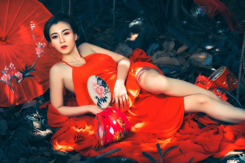 Sau 3 năm "mất tích", Hoa Di Linh tái xuất bằng bộ ảnh cổ trang Sau 3 năm "mất tích", Hoa Di Linh tái xuất bằng bộ ảnh cổ trang