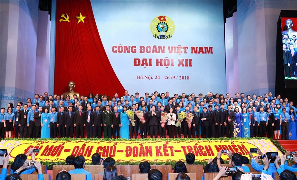 Ra mắt Ban Chấp hành Tổng Liên đoàn Lao động Việt Nam khóa XII. Ảnh: HẢI NGUYỄN Ra mắt Ban Chấp hành Tổng Liên đoàn Lao động Việt Nam khóa XII. Ảnh: HẢI NGUYỄN
