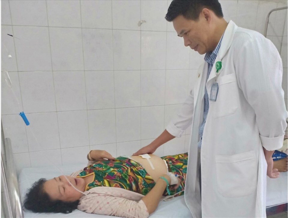 Bác sĩ khám một trường hợp viêm ruột thừa bị vỡ mủ dưới gan hiếm gặp. Bác sĩ khám một trường hợp viêm ruột thừa bị vỡ mủ dưới gan hiếm gặp.