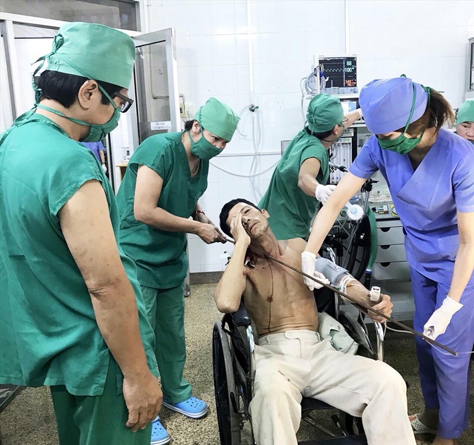 Bệnh nhân khi tới bệnh viện cấp cứu Bệnh nhân khi tới bệnh viện cấp cứu