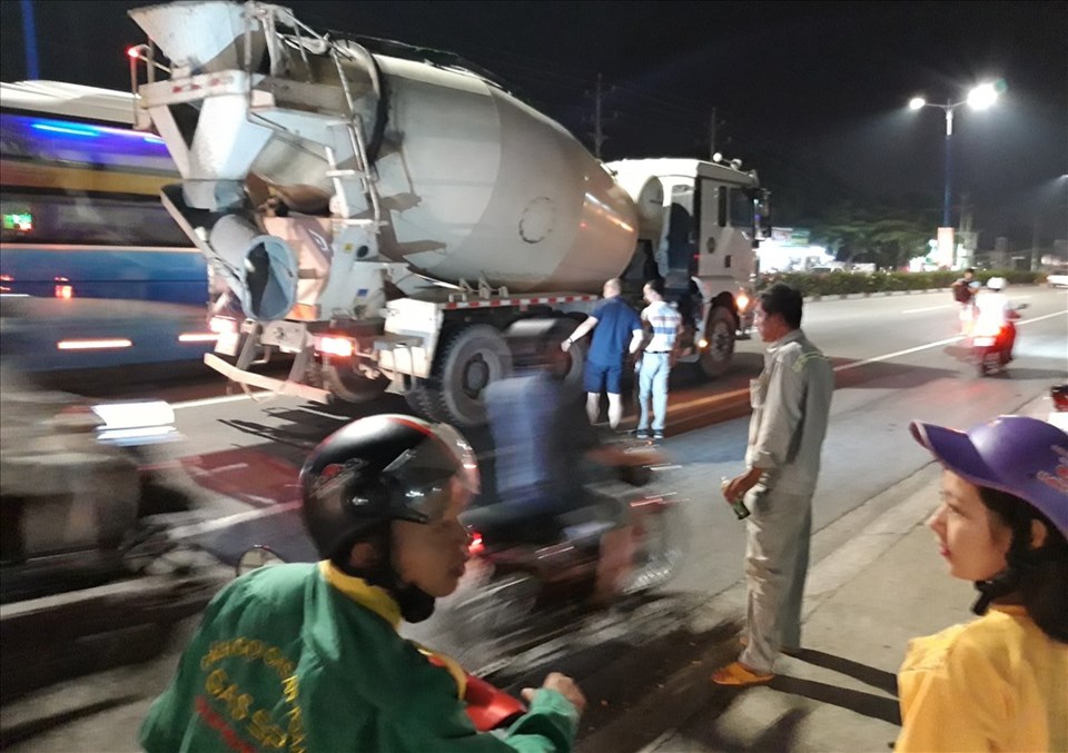Xe bồn trộn bê tông liên quan tới vụ tai nạn. Xe bồn trộn bê tông liên quan tới vụ tai nạn.