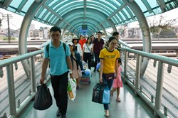 Cơ hội săn vé tàu xe Tết miễn phí mà sinh viên nên biết