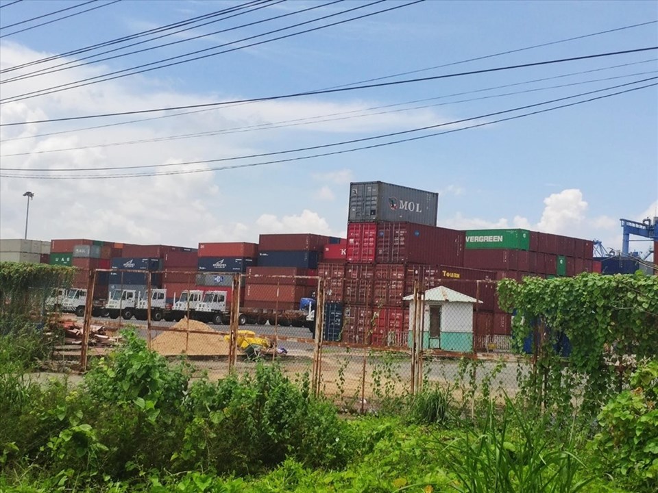 Hàng ngàn container phế liệu đang bị ứ đọng tại cảng Cái Mép. Ảnh: C.H Hàng ngàn container phế liệu đang bị ứ đọng tại cảng Cái Mép. Ảnh: C.H