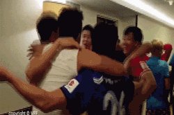 Dàn cầu thủ Việt Nam vỡ òa cảm xúc khi đoạt vé dự vòng 1/8 Asian Cup