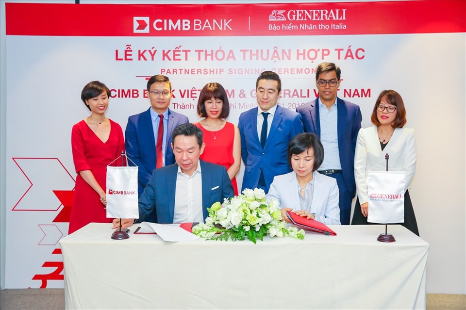 Đại diện Generali Việt Nam và CIMB Việt Nam thực hiện Nghi thức Ký kết hợp tác Đại diện Generali Việt Nam và CIMB Việt Nam thực hiện Nghi thức Ký kết hợp tác