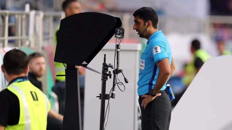  Trưởng ban trọng tài VFF: “VAR đã giúp tránh 2 sai lầm chết người”