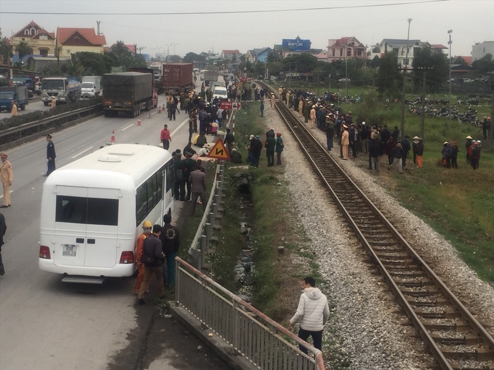 Hiện trường vụ tai nạn thảm khốc l&agrave;m chết 8 người ở Hải Dương h&ocirc;m 21.1. Ảnh: Ho&agrave;ng Hoan