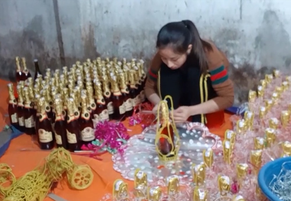 Rượu vang si&ecirc;u tốc, si&ecirc;u rẻ tại cơ sở của b&agrave; Nguyễn Thị Hoa.