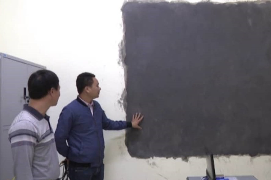 Cá»a sá» phòng thá»§ quỹ Công ty CP Bia Hà Ná»i - Thái Bình bá» nhóm Äạo chÃch Äá»t nháºp phá két sắt trá»m hÆ¡n ná»a tá»· Äá»ng Äã ÄÆ°á»£c xây bÃt lại. Ảnh: KL.