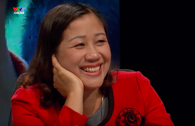 C&ocirc; L&ecirc; Thị Nếp (gi&aacute;o vi&ecirc;n tiểu học ở Th&aacute;i B&igrave;nh) chia sẻ về h&agrave;nh tr&igrave;nh thay đổi của m&igrave;nh trong chương tr&igrave;nh Gala "Thầy c&ocirc; ch&uacute;ng ta đ&atilde; thay đổi" tr&ecirc;n k&ecirc;nh VTV7.