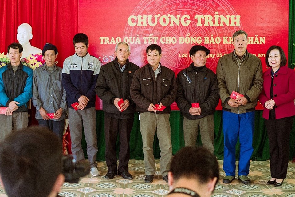 Trao quà Tết cho đồng bào huyện miền núi Lộc Bình Trao quà Tết cho đồng bào huyện miền núi Lộc Bình