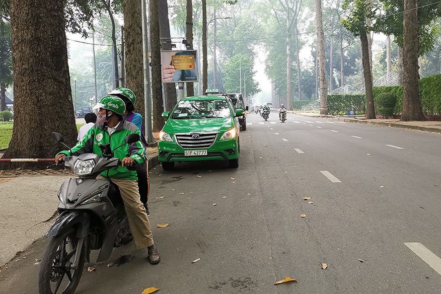 Các siêu ứng dụng cung cấp đa dịch vụ trên từng cây số. Ảnh: PK