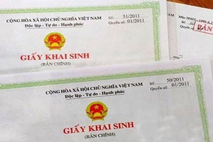 Đăng ký khai sinh cho con theo họ mẹ được không?