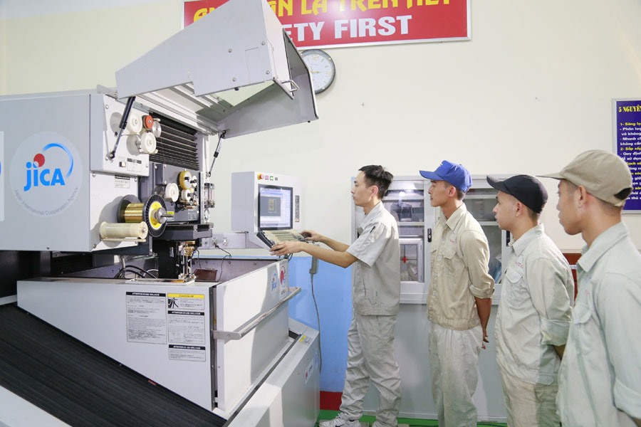 Đ&agrave;o tạo nguồn nh&acirc;n lực chất lượng cao đang l&agrave; đ&ograve;i hỏi cấp thiết. Ảnh: B&Ugrave;I XU&Acirc;N H&Agrave;O