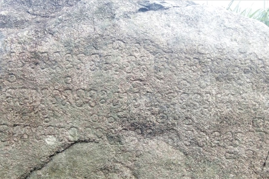 Bản ký tự nguyên văn trên bia đá thế kỷ XV. Ảnh Nguyễn Quang Tuệ