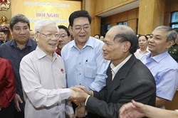 Thu hồi tài sản do tham nhũng: Không để “hy sinh đời bố, củng cố đời con"