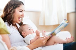 Mẹo hay giúp mẹ dạy bé làm quen với chữ cái