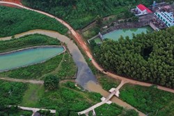 Triệu tập một số người có liên quan đến vụ đổ trộm dầu nguồn nước sông Đà