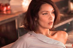 Ngắm khuôn mặt đẹp lạ của người phụ nữ đẹp nhất thế giới Bella Hadid