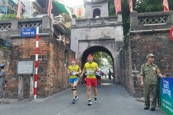 VPBank Hanoi Marathon: Pacer dẫn...lạc đường, Việt Nam thắng Kenya