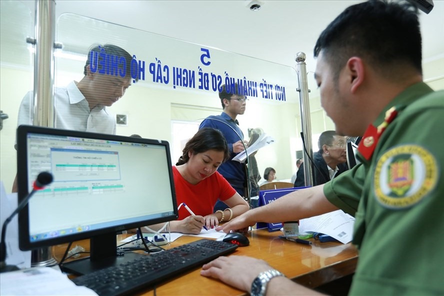 Cảnh sát không được nhận đơn, thư ở bất cứ nơi nào ngoài cơ quan