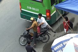Bắt thêm 2 đối tượng trong nhóm móc túi tại trạm xe buýt Suối Tiên