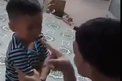 Vụ clip “cha đánh con” 4 tuổi: Người phát tán clip có bị xử lý?