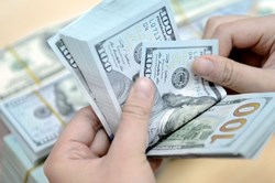 Tỷ giá ngoại tệ 24.10: USD chợ đen bất ngờ vụt tăng, giá vàng tăng nhẹ