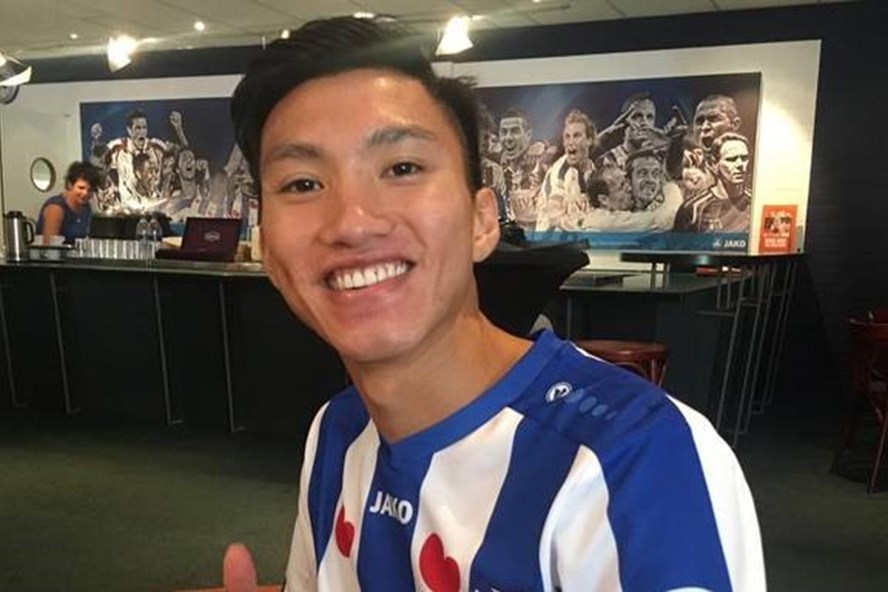 HLV SC Heerenveen lên tiếng về tương lai Văn Hậu