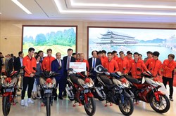 Honda tặng thưởng đội tuyển nữ và U22 nam Việt Nam sau chiến thắng tại SEA Games 30