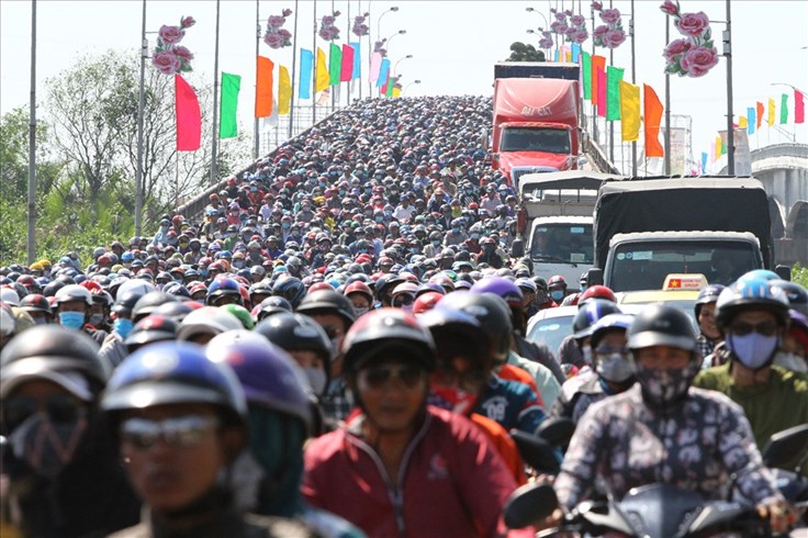 Người dân miền Tây trở lại Sài Gòn sau Tết, đường kẹt cứng Người dân miền Tây trở lại Sài Gòn sau Tết, đường kẹt cứng